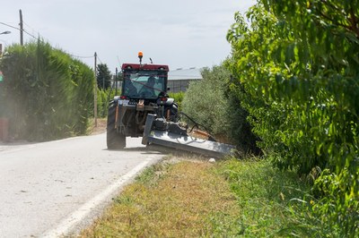 Aturades les tasques de desbrossament dels marges de camins de l’Horta pel risc d’incendi