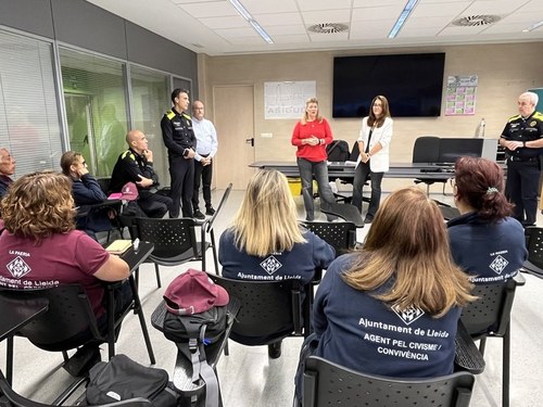 Imatge de la notícia Formació per a agents cívics per actuar davant l’abandonament d’escombraries fora dels contenidors