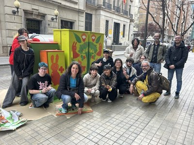 L’alumnat de l’Escola d’Art Leandre Cristòfol incorpora l'art al mobiliari urbà