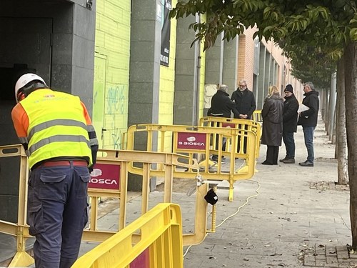 Imatge de la notícia La Paeria arranja la vorera del carrer Vidal i Codina