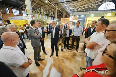 La Paeria dona la benvinguda a les cooperatives i centrals fructícoles col·laboradores amb el seu estand institucional a la Fira de Sant Miquel