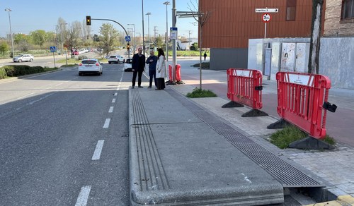 Imatge de la notícia La Paeria incorpora plataformes a quatre parades d’autobús per millorar l’accessibilitat