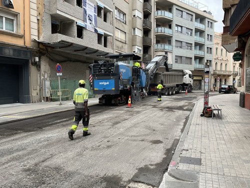 Imatge de la notícia La Paeria millora el paviment d’asfalt al carrer de l’Acadèmia