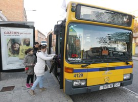 Imatge de la notícia La Paeria realitza una vintena d’actuacions de millora en parades de bus i taxi de Lleida durant l’any 2017 