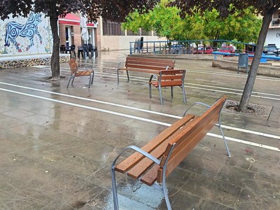 La Paeria renova el mobiliari urbà a la plaça Amics de Lleida