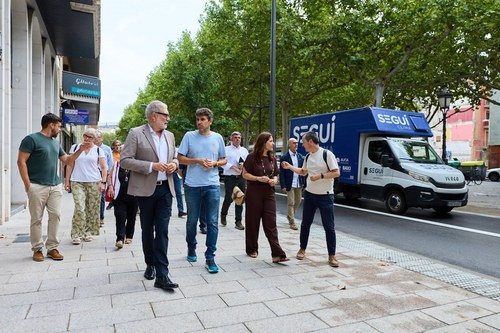 Imatge de la notícia La Paeria reobre la nova Rambla Ferran, més verda i amb més espai per a vianants