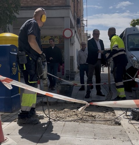 Imatge de la notícia La Paeria repara el paviment de l’Avinguda de Sant Pere
