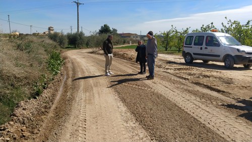 Imatge de la notícia La Paeria repara els ferms granulars als camins de l’Horta de Lleida 
