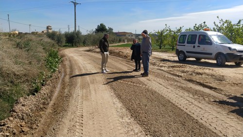 Imatge de la notícia La Paeria repara els ferms granulars als camins de l’Horta de Lleida 