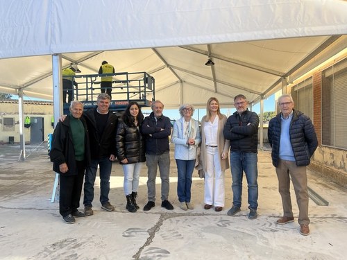 Imatge de la notícia La Paeria ultima els treballs d’instal·lació de la nova carpa per a l’associació de veïns de la partida de Montserrat