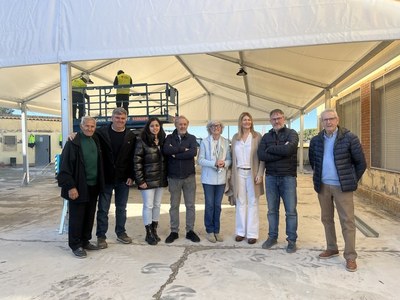 La Paeria ultima els treballs d’instal·lació de la nova carpa per a l’associació de veïns de la partida de Montserrat