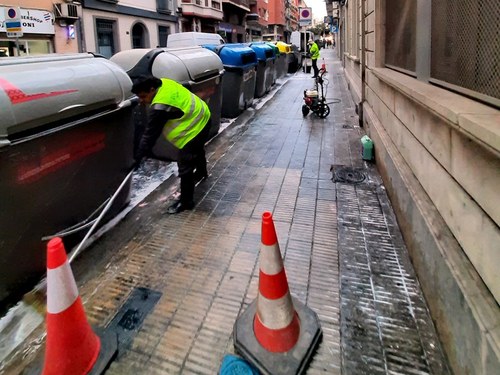Imatge de la notícia Neteja intensiva als carrers del Centre Històric