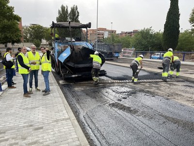 Recta final de les obres de rehabilitació del pont de Ciutat Jardí sobre l’AVE, que reobrirà l'11 de setembre