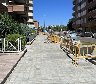 Renovació d’un tram de vorera al carrer Segrià