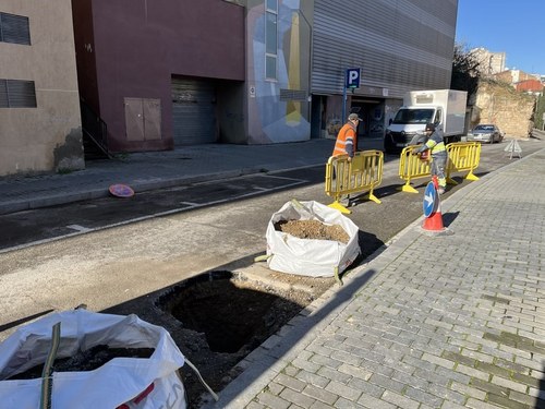 Imatge de la notícia Reparació d’un esvoranc al carrer La Parra