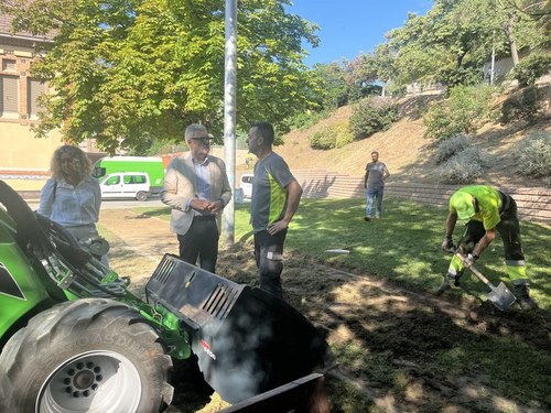 Imatge de la notícia Treballs de neteja intensiva i manteniment a Universitat i entorn, amb el Barri a Barri