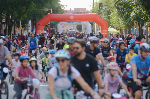 Imatge de la notícia Unes 1.200 persones participen en la Pedalada Popular per promoure una mobilitat més sostenible a Lleida