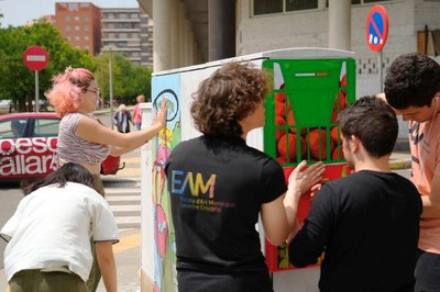 Intervenció artística de la Fundació del Paisatge en mobiliari urbà