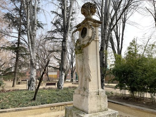 Imatge de la notícia La Fundació del Paisatge restaurarà les escultures d’homenatge a l’Alcalde Fuster i l’Home de la plaça de La Pau