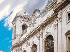 Imatge de la notícia La Paeria repara les xarxes de protecció de les cobertes de les torres de la Catedral Nova 