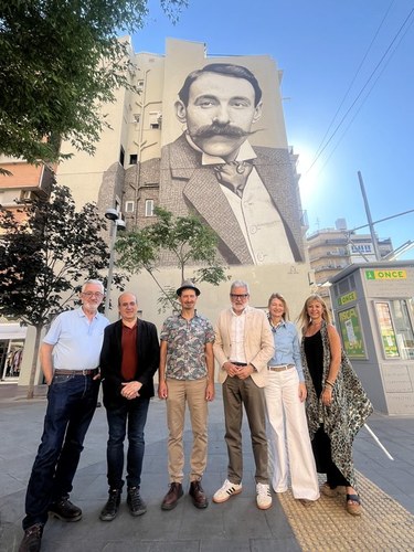 Imatge de la notícia Larrosa: “Aquest mural converteix la plaça Ricard Viñes en un espai de memòria, cultura i orgull col·lectiu per a Lleida”