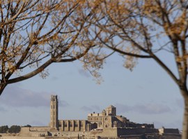 Imatge de la notícia Pas endavant per a la restauració de les muralles del Baluard del Rei del Turó de la Seu Vella