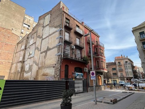 Imatge de la notícia Desallotjat un edifici al carrer del Nord