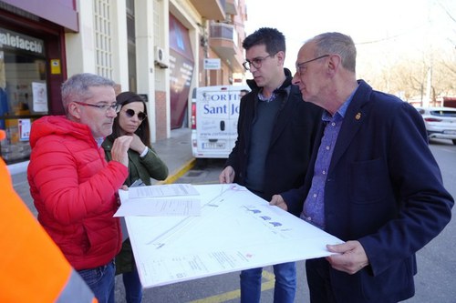 Imatge de la notícia En marxa les obres per ampliar la vorera del carrer Penedès