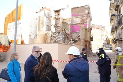 Finalitza l'enderroc de l'edifici que s'ha esfondrat aquest migdia al carrer Boters , 22