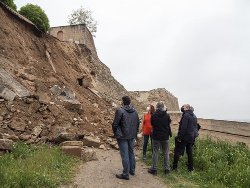 Imatge de la notícia L’Ajuntament de Lleida iniciarà d’urgència els treballs de consolidació del tram de la muralla de la Seu Vella afectada per l’esllavissada 