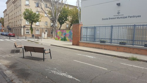Imatge de la notícia L’ajuntament de Lleida vianalitza el carrer Enginyer Cellers amb pilones i nou mobiliari urbà 