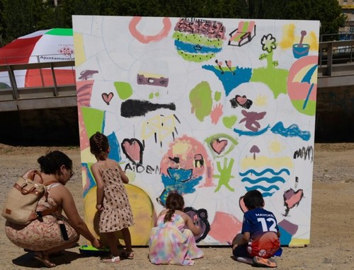 Imatge de la notícia La ciutadania defineix el futur de la llera del riu en una jornada lúdica i participativa