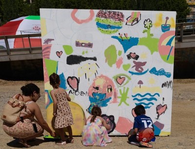 La ciutadania defineix el futur de la llera del riu en una jornada lúdica i participativa