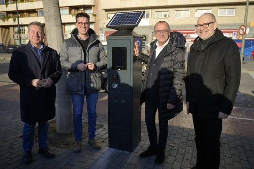 Imatge de la notícia La Paeria inicia la instal·lació de les noves màquines de zona blava