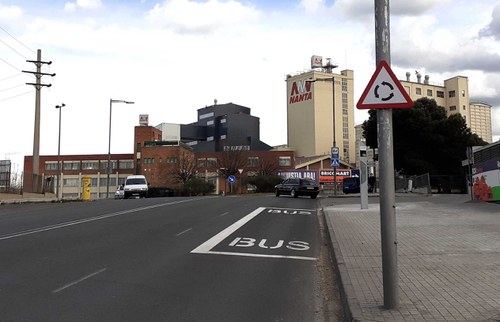 Imatge de la notícia La Paeria millora la senyalització vertical i horitzontal del Polígon Industrial El Segre 