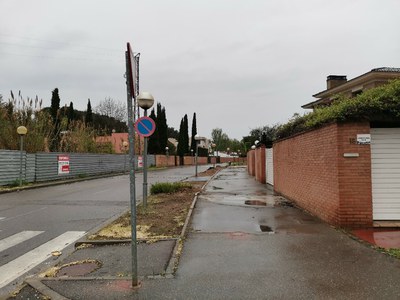 La Paeria millora la vorera del carrer Arquitecte Morera i Gatell, malmesa per les arrels dels arbres 