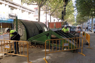La Paeria retira els dos antics quioscos de premsa de la Rambla Ferran 