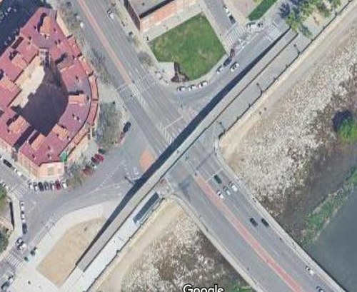 Imatge de la notícia La Paeria revisarà l’estat de conservació d’onze passarel·les per a vianants a la ciutat 