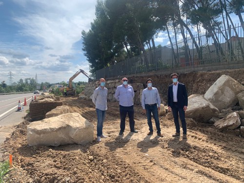 Imatge de la notícia Visita a les obres de remodelació de l’accés a l’Escola Alba, que milloren la seguretat viària en aquest tram 