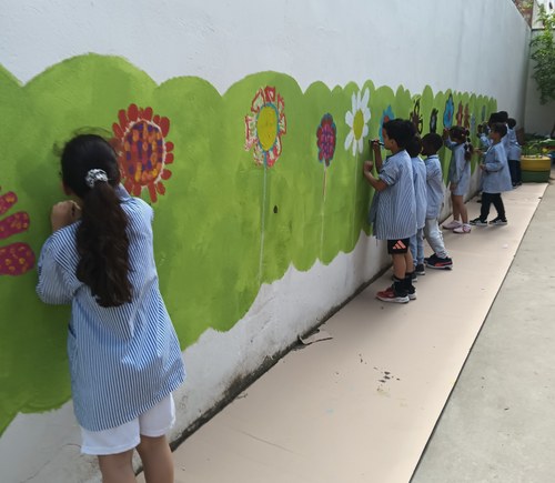 Imatge de la notícia Mural de primavera al nostre pati de Sant Josep de Calassanç