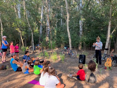 Pedalada de contes al Parc de la Mitjana