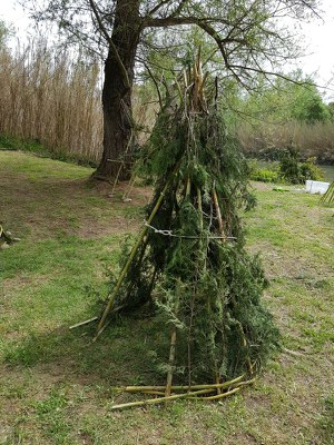 Imatge del event Tallers per a petits naturalistes a la Mitjana - Construcció de cabanes amb materials naturals