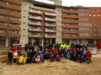 110 alumnes de les escoles de Pardinyes participen en la plantació d'arbres del barri