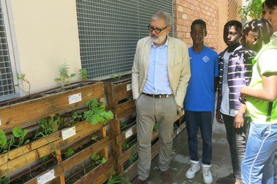 350 alumnes de l'institut Guindàvols es comprometen amb la sostenibilitat i la cura del medi ambient 