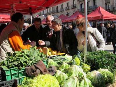 L'Alcalde visita el Mercat de l'Hort a Taula
