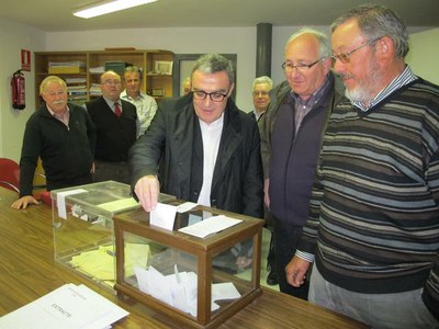 Àngel Ros vota en les eleccions per renovar la Junta de Sequiatge 