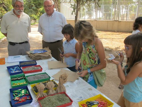 Imatge de la notícia Els més petits aprenen a fer ambientadors naturals en el tallers de Natura als Parcs