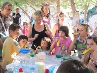 Els nens i nenes del parc del Joc de la Bola aprenen la importància de l'aigua per al planeta
