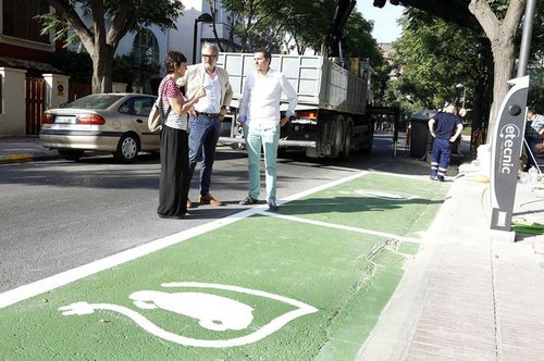 Imatge de la notícia L'Ajuntament habilita la segona estació pública de recàrrega de vehicles elèctrics