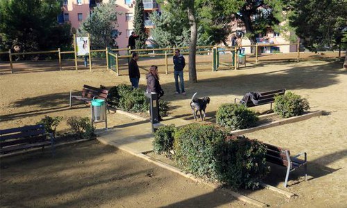 Imatge de la notícia L'alcalde Ros visita la nova àrea de gossos del Parc de Santa Cecília